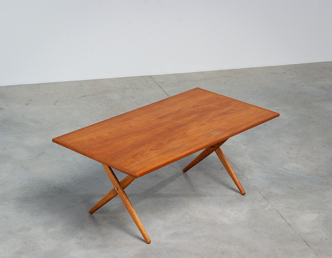 Dining table AT-303 Designed by Hans Wegner in 1955 Andreas Tuck