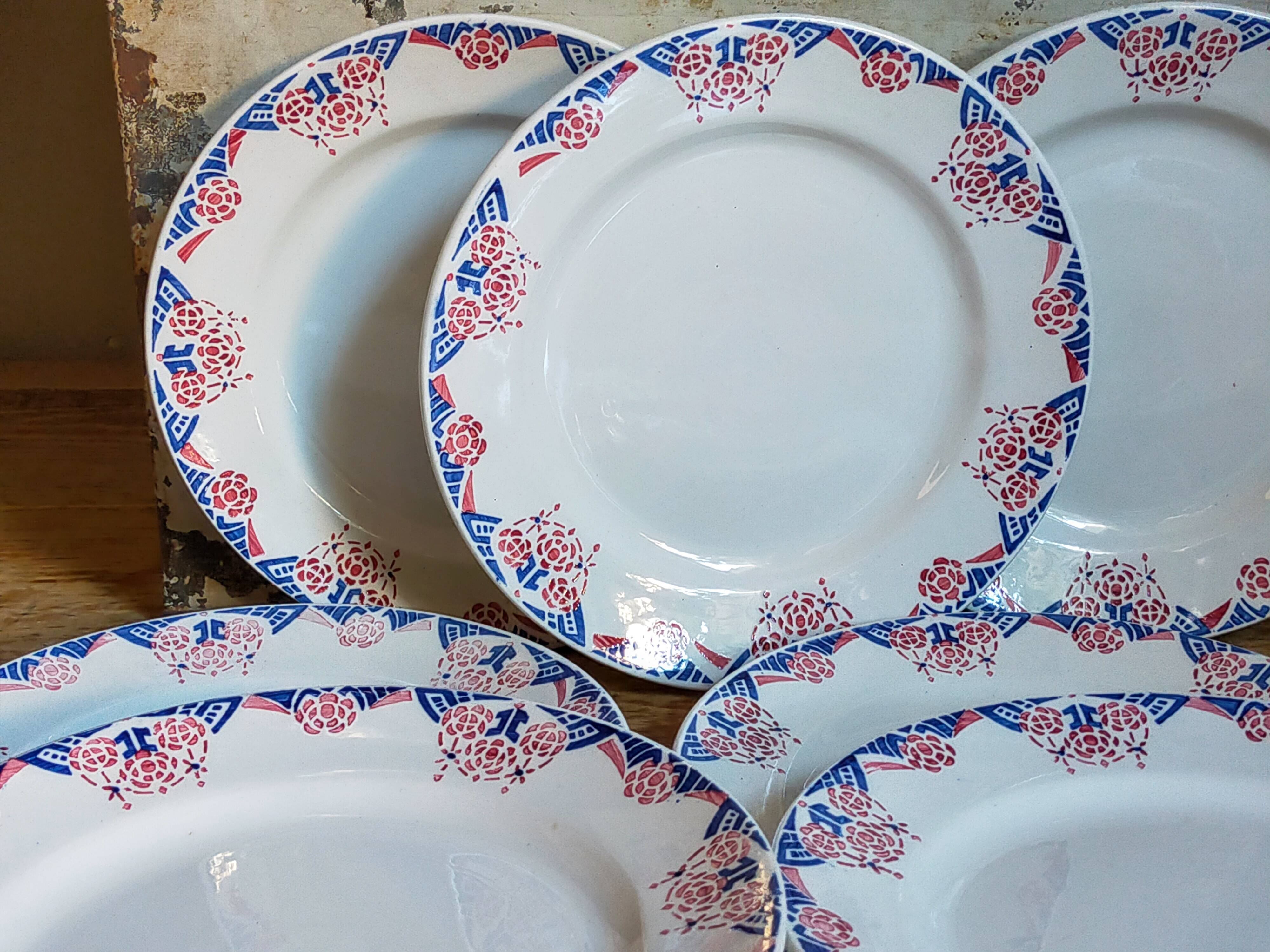 Nine Sarreguemines earthenware dessert plates, Brunoy service, 1940s