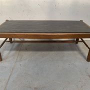 Table de salon en chêne et plateau d'ardoise XX siècle