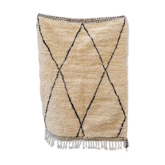 Berber wool carpet with black diamond 110x140cm