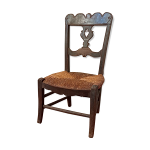 chaise paillée et sculptée