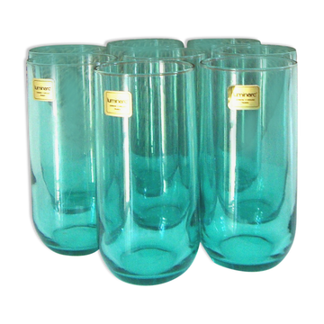 Set of 8 large glasses on wicker tray