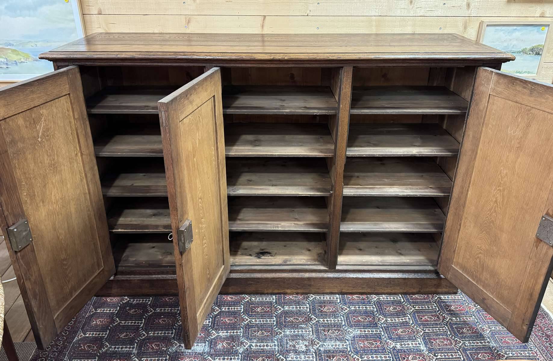 Enfilade with 3 oak doors from the early 20th century.
