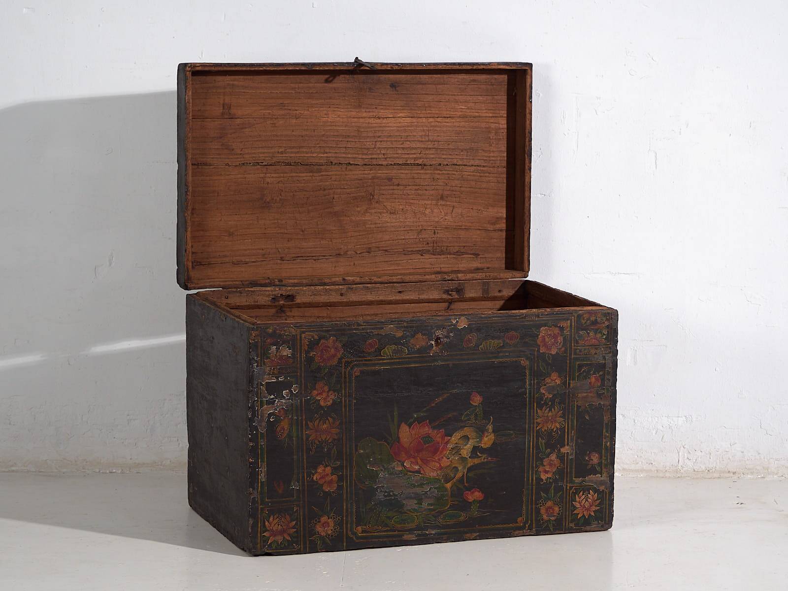 Traditional Chinese opera chest with illustrated lotus flower (1900)#28