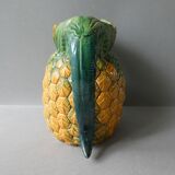 Pineapple pitcher in dabbling