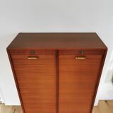 Cabinet curtain binder