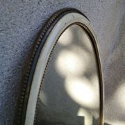 Ancien miroir ovale guilloché doré et peint