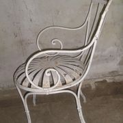 Fauteuil de jardin fer forgé à lames flexibles rivetées début XXè