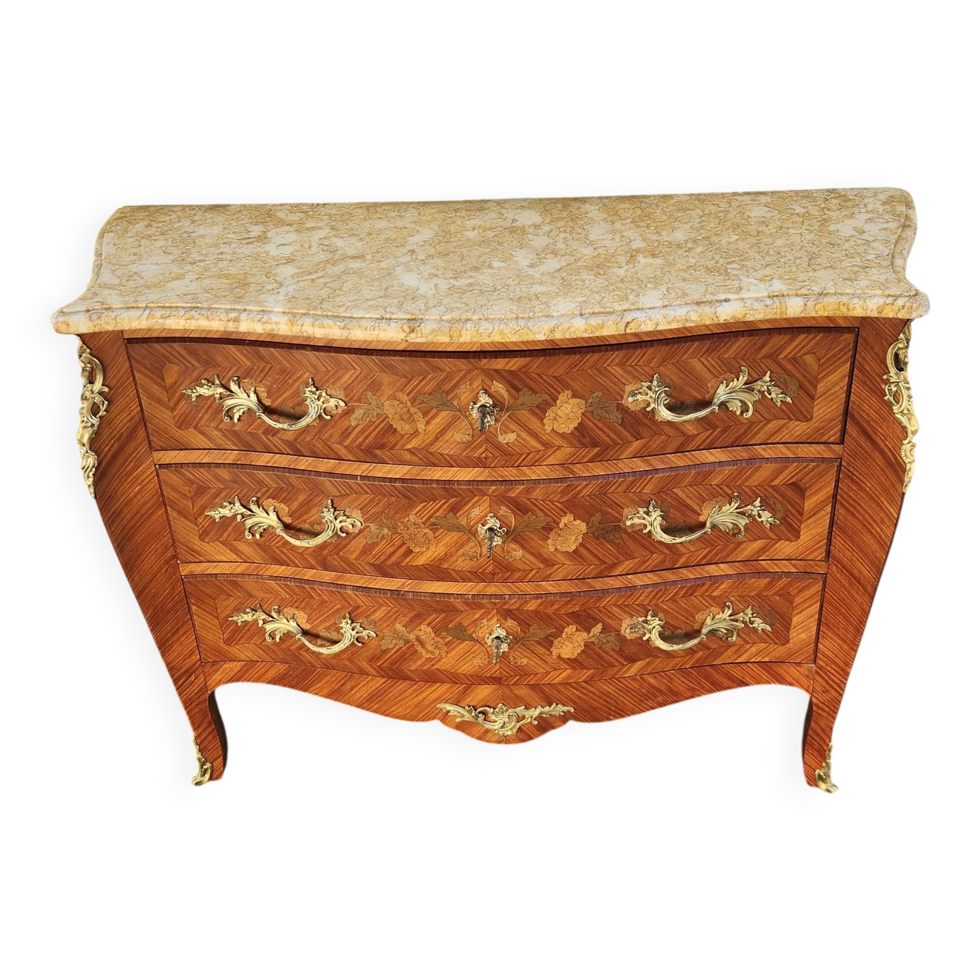 Superb Louis XV style curved chest of drawers in marquetry.