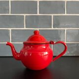 Théière rouge en tôle émaillée