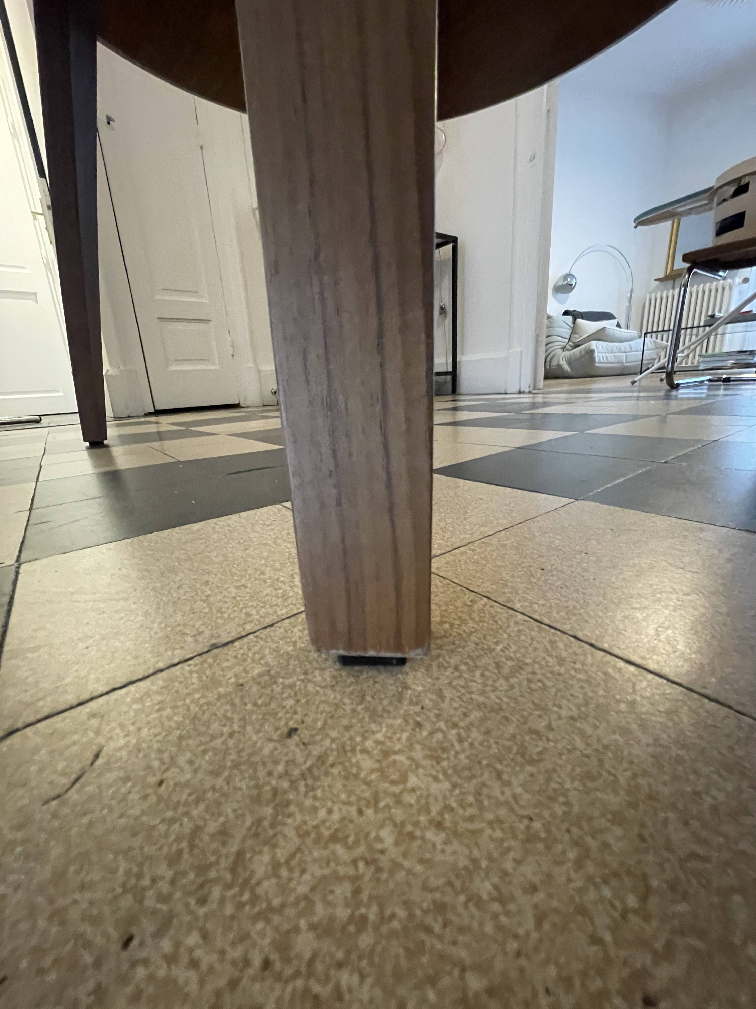 Round table for 4 people GUBI Walnut