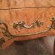 Commode galbée en loupe d'orme et bronze