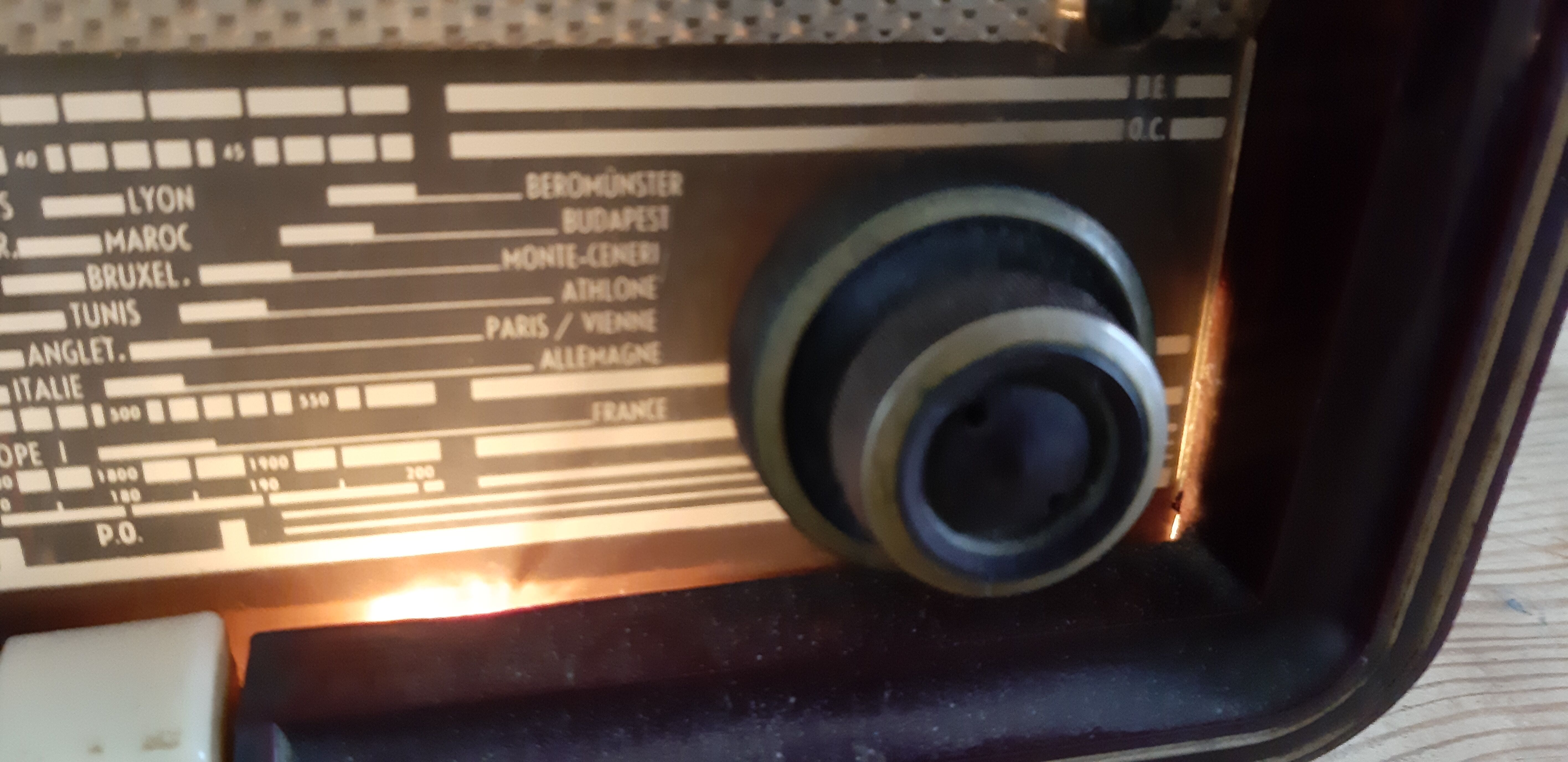 Philips vintage radio in bakelite
