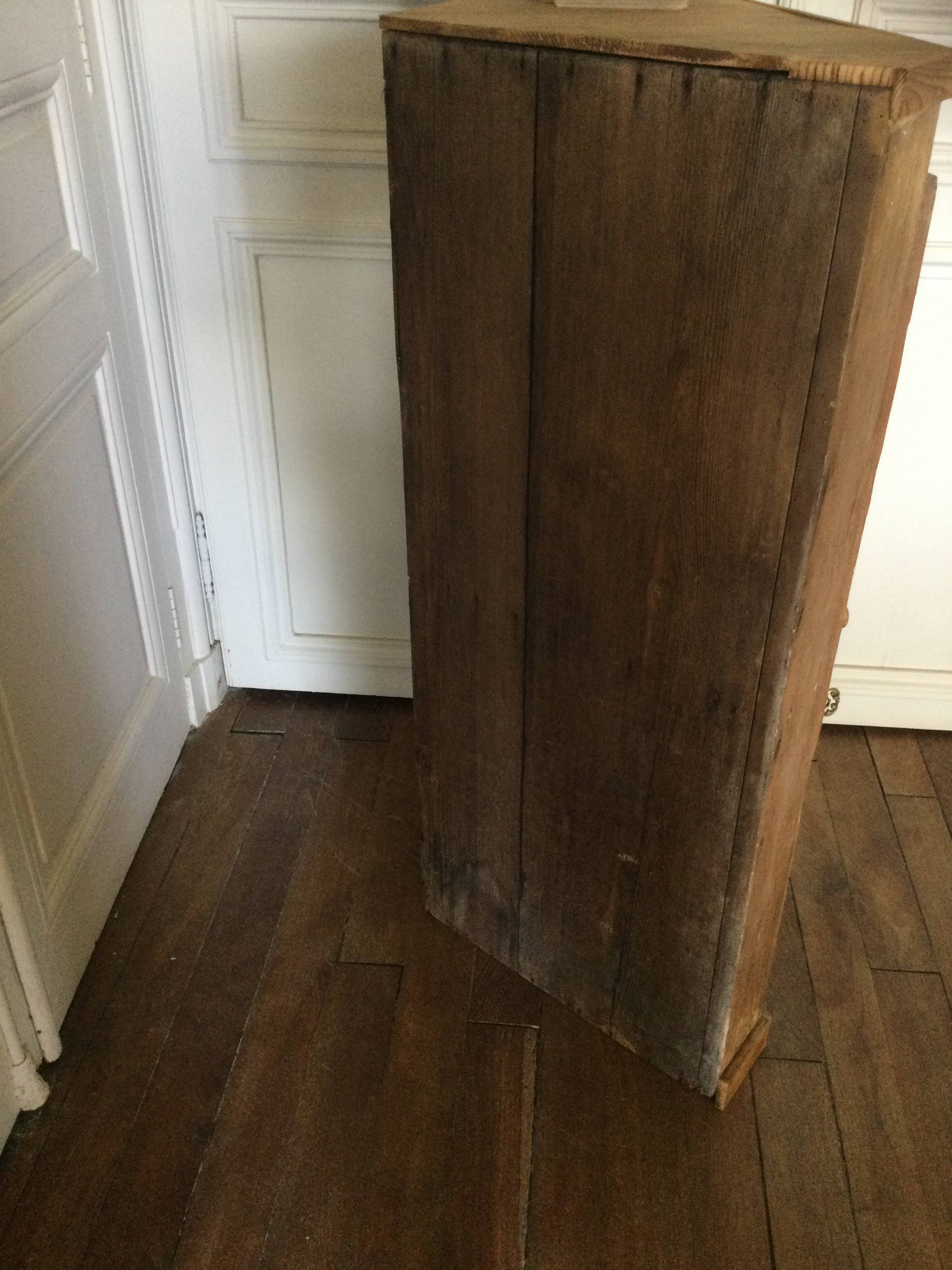 Antique corner cabinet with 1 door