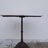 Bistro pedestal table in marble and cast iron lion paws