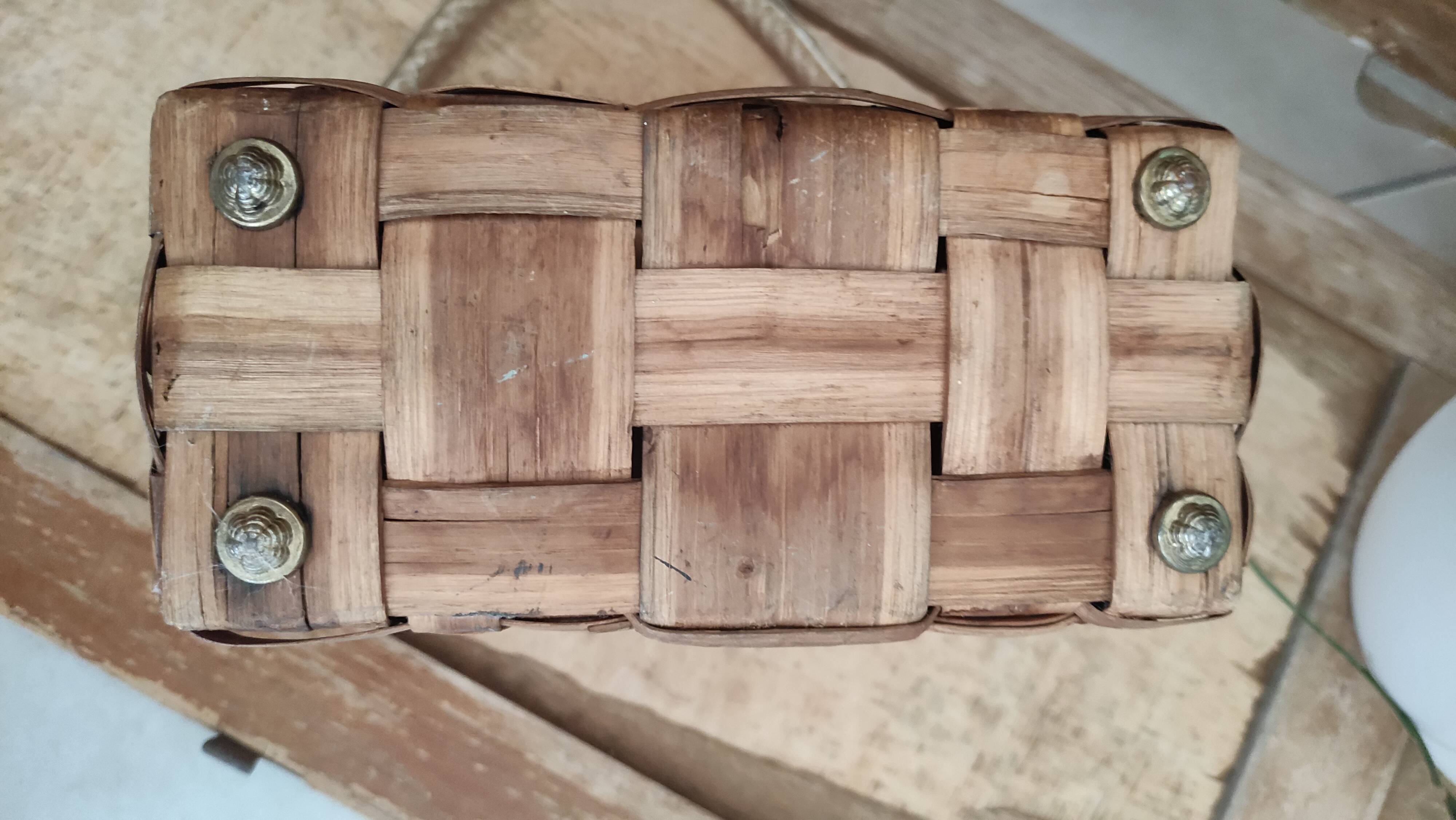 Basket or bag to put or hang leather, rope, brass and rattan