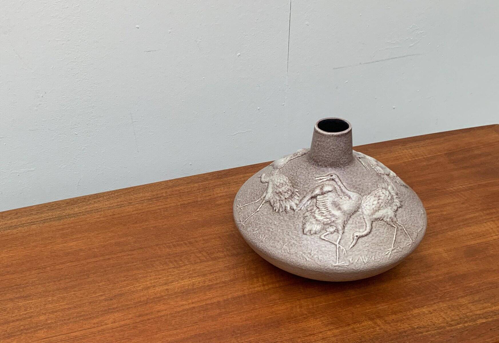 Large vase in German pottery from the mid-century with a crane ornament from Cortendorf.