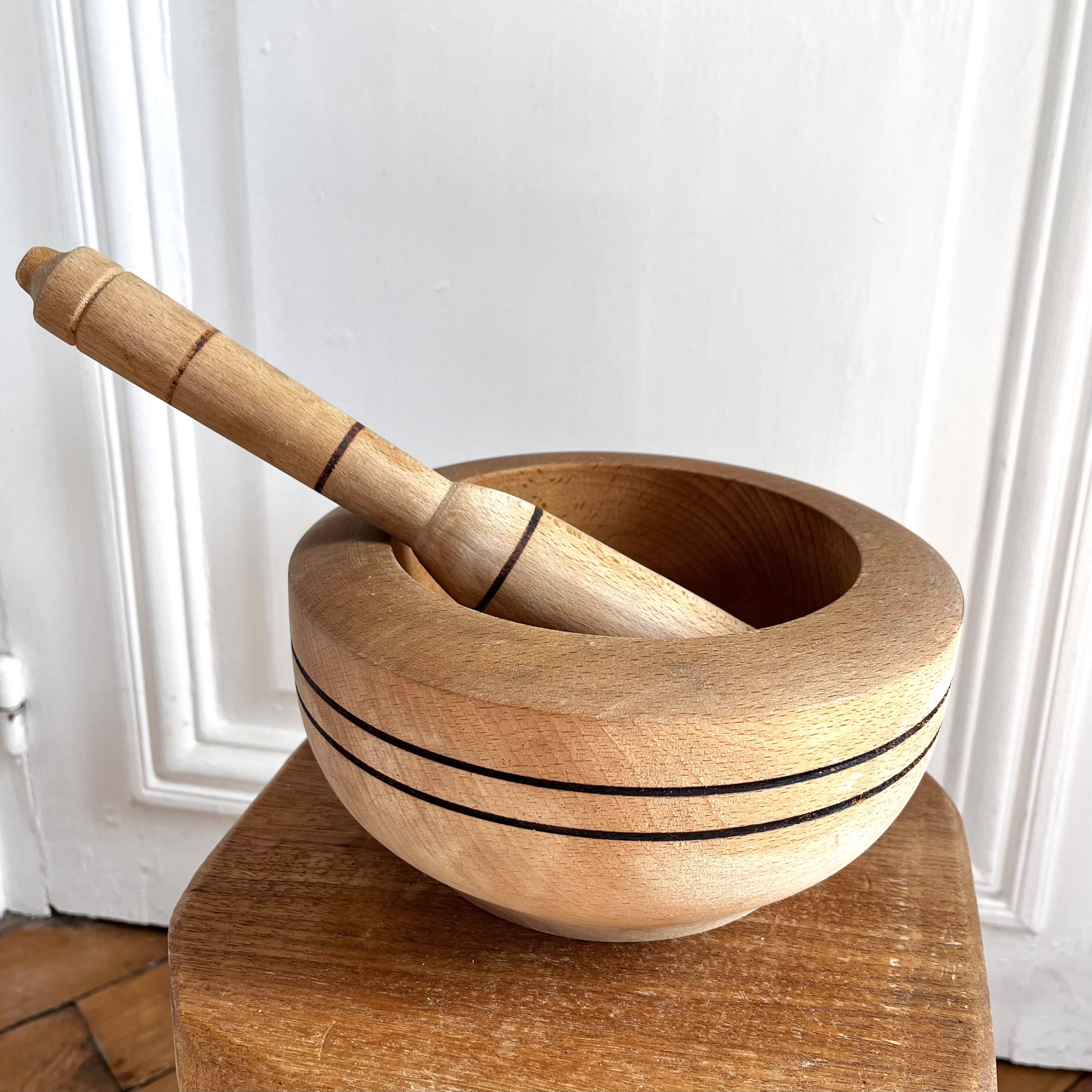 Mortier et pilon en bois vintage