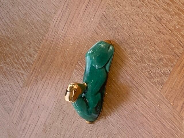 8 knife-wielding gazelles dabbling in green enamelled ceramic and vintage gold 1950