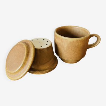 Stoneware mug with lid and vintage tea infuser