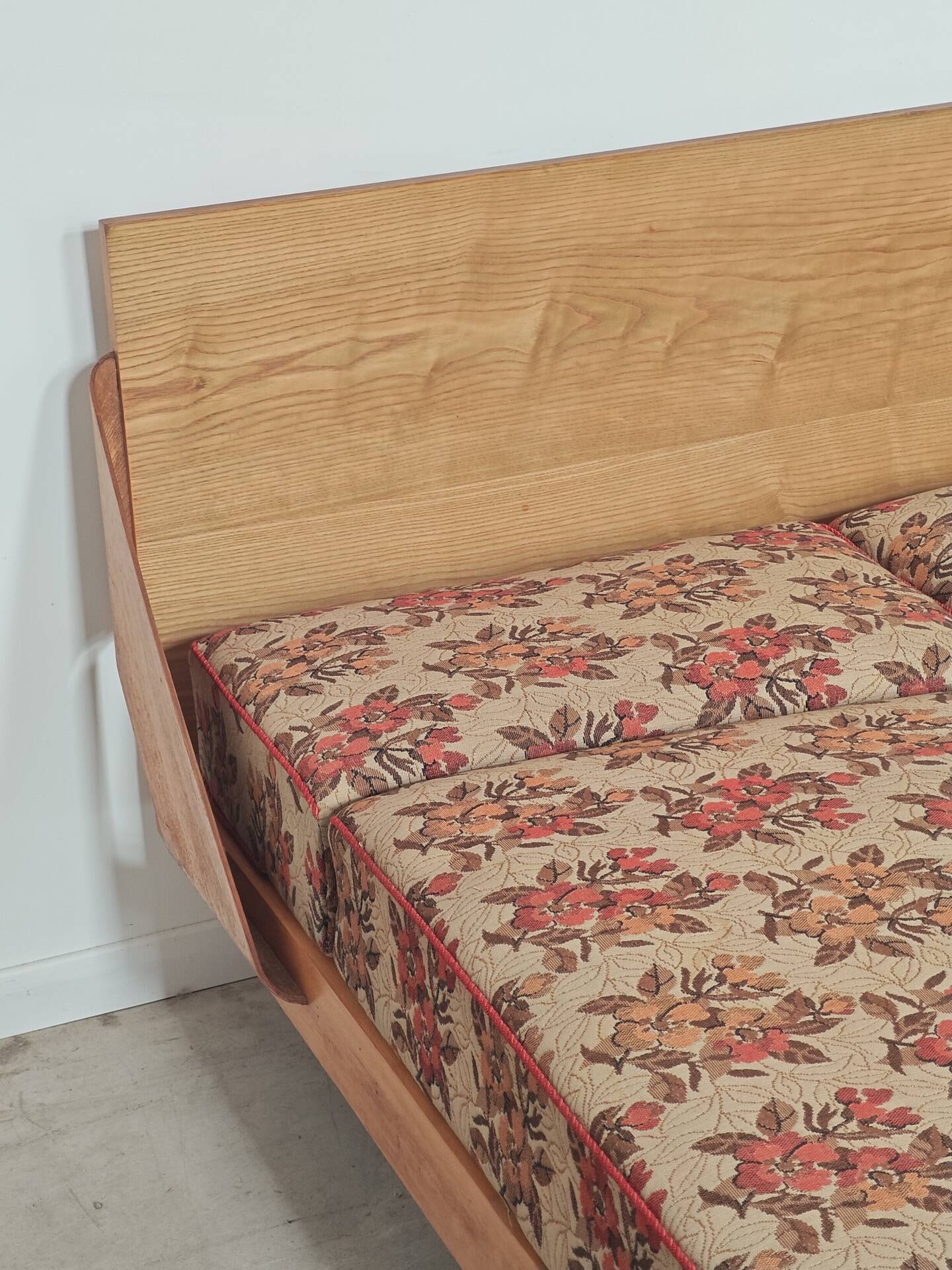 Folding sofa bed Canapé banquette Interier Praha 1960 floral pattern fabric