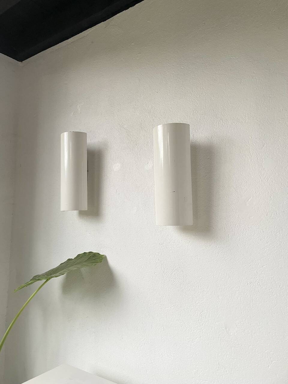 Pair of Parscot wall lights in white lacquered metal from the 80s