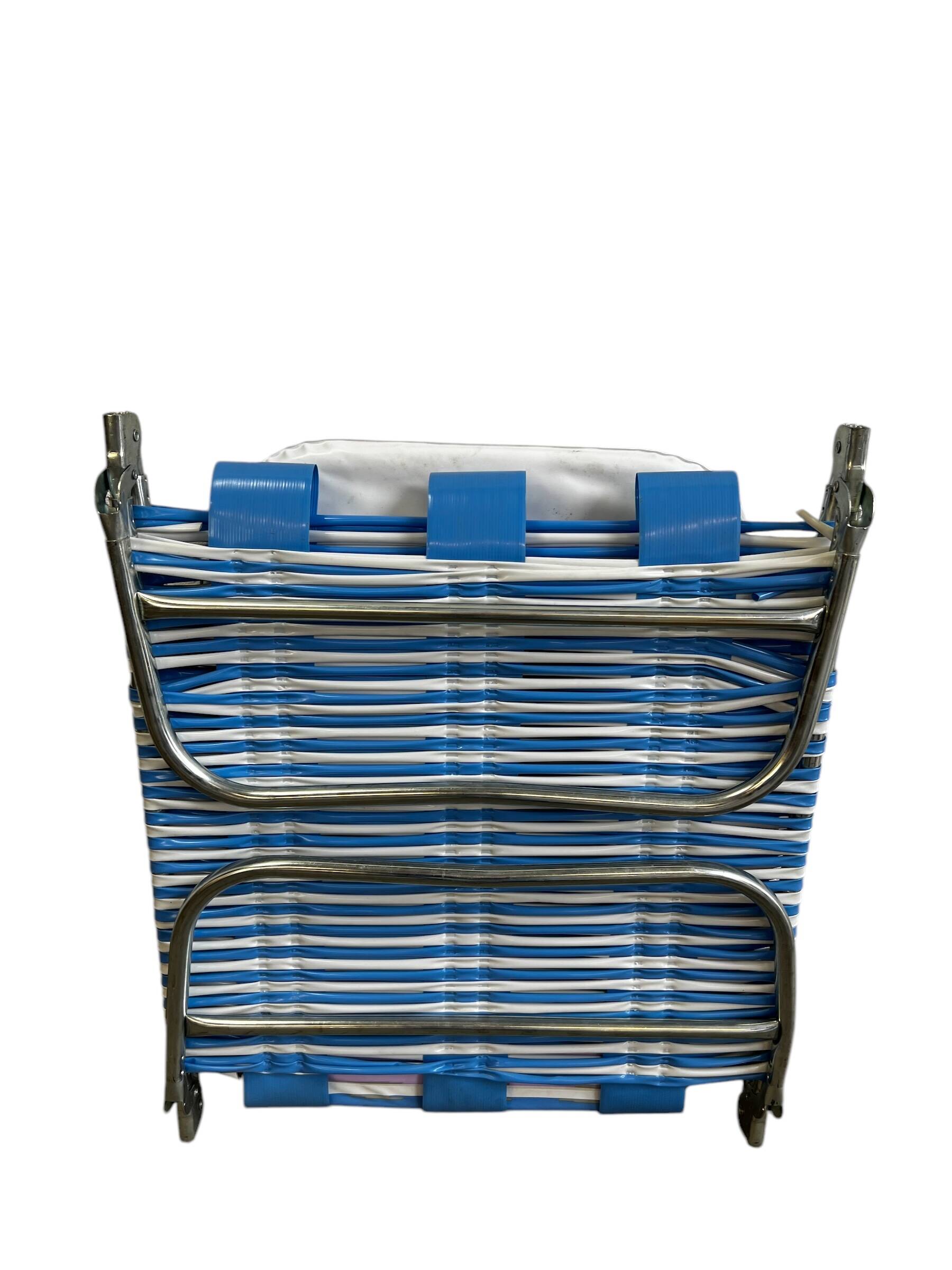 Set of 2 vintage folding lounge chairs