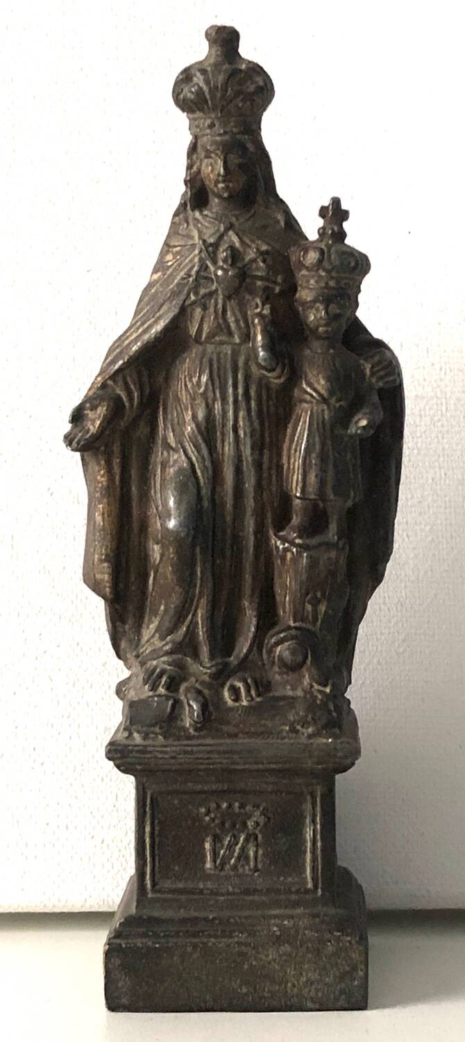 Sculpture of the crowned Virgin and Child