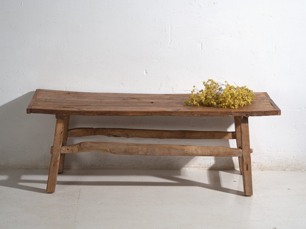 Table basse ancienne en bois de pin – Chine, circa 1930