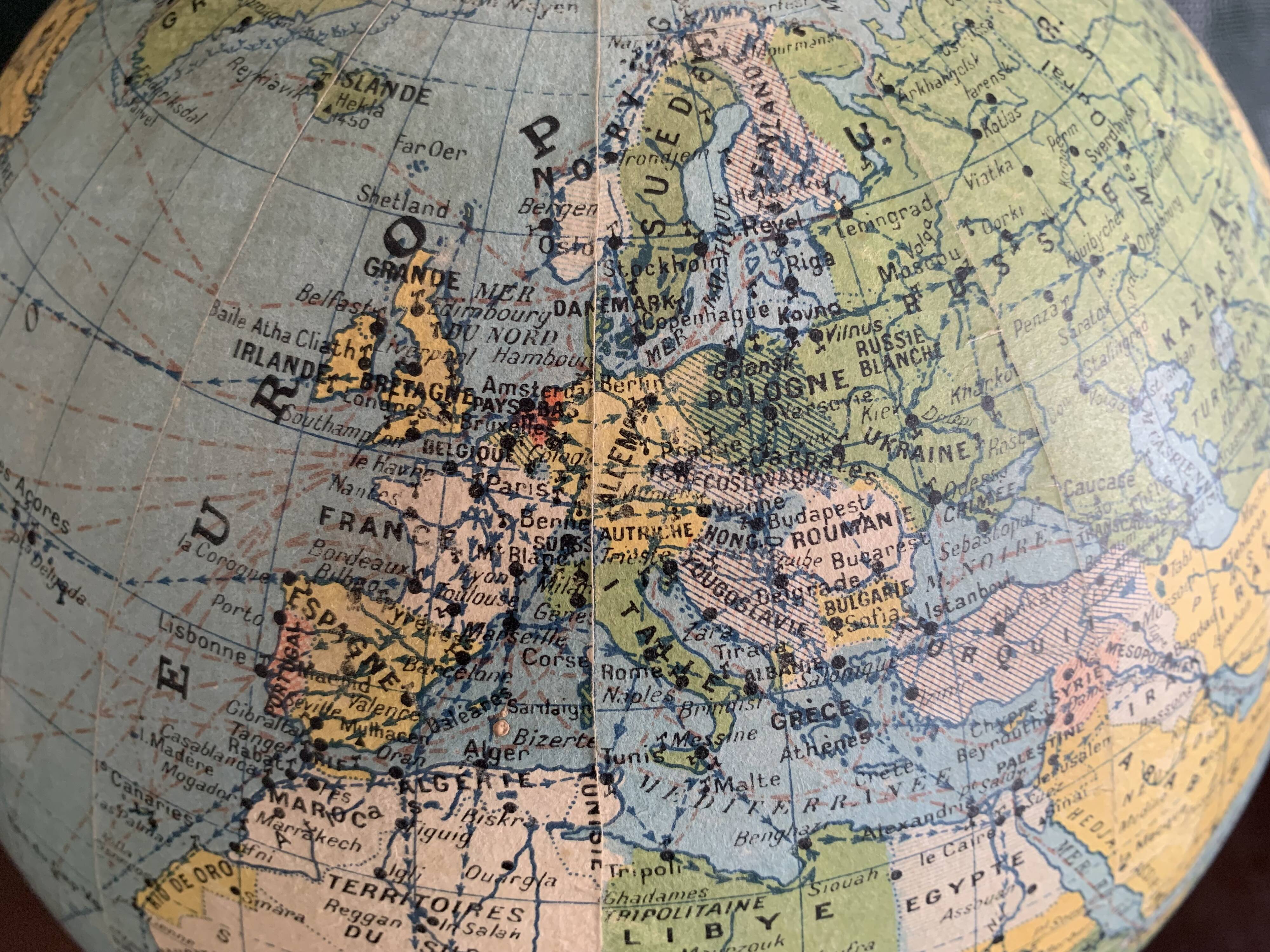 Globe terrestre en verre lumineux des années 30/40, V. Vindrinet, Paris