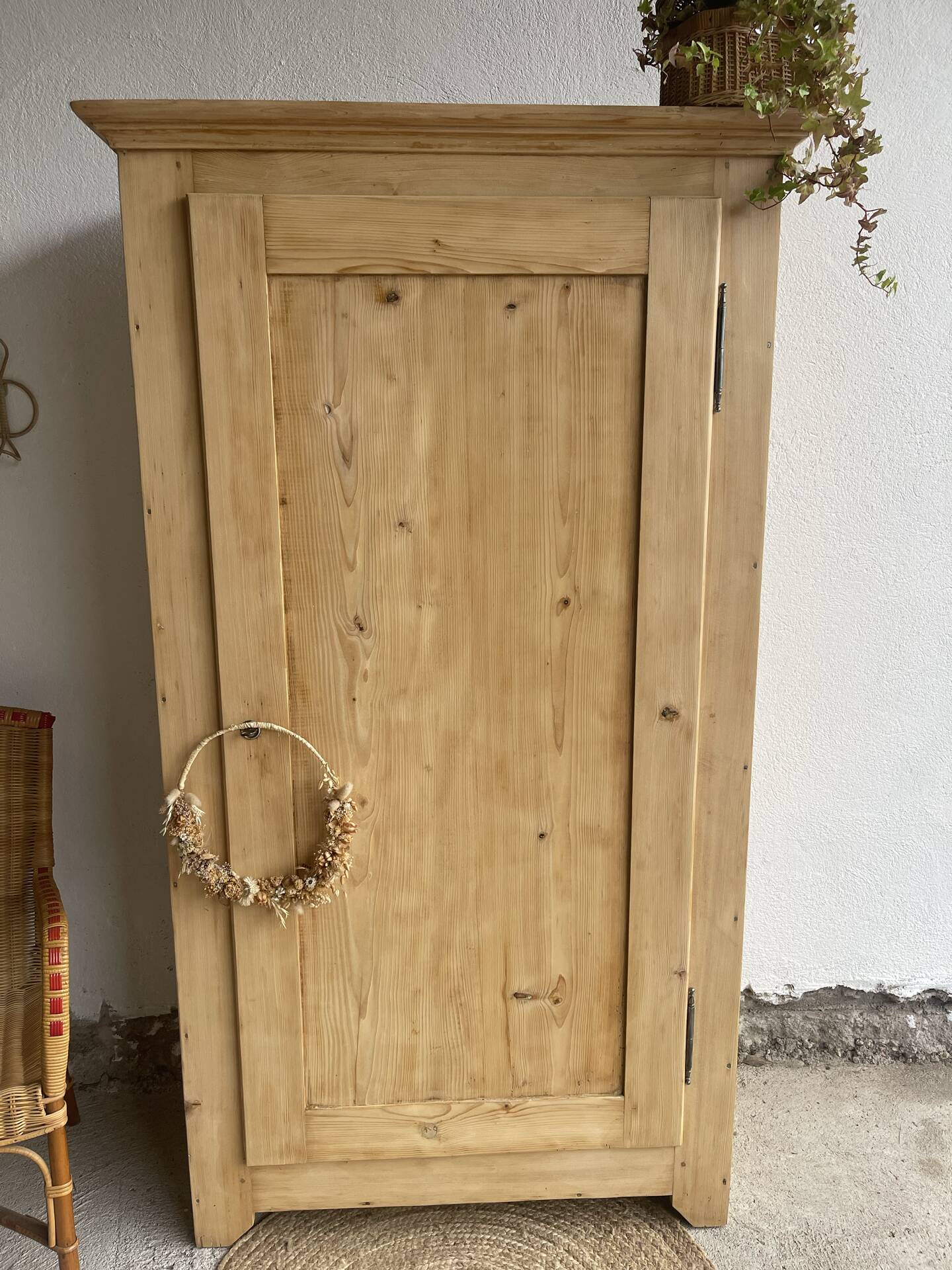 Hat cabinet