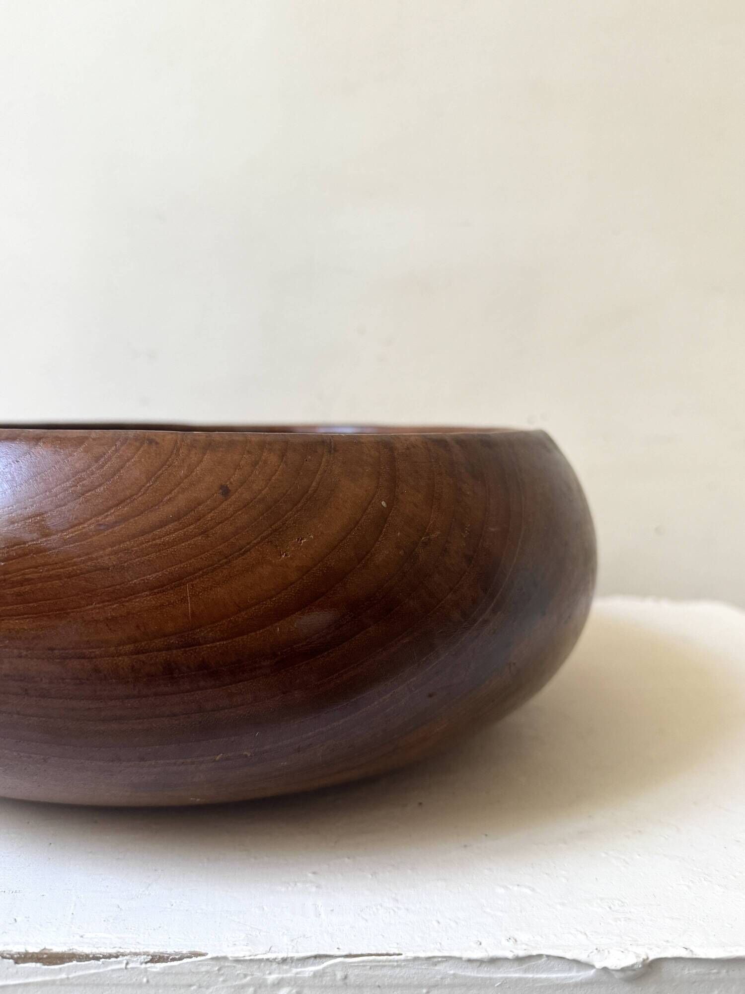 Scandinavian salad bowl / fruit bowl made of genuine teak wood, Denmark 1970.