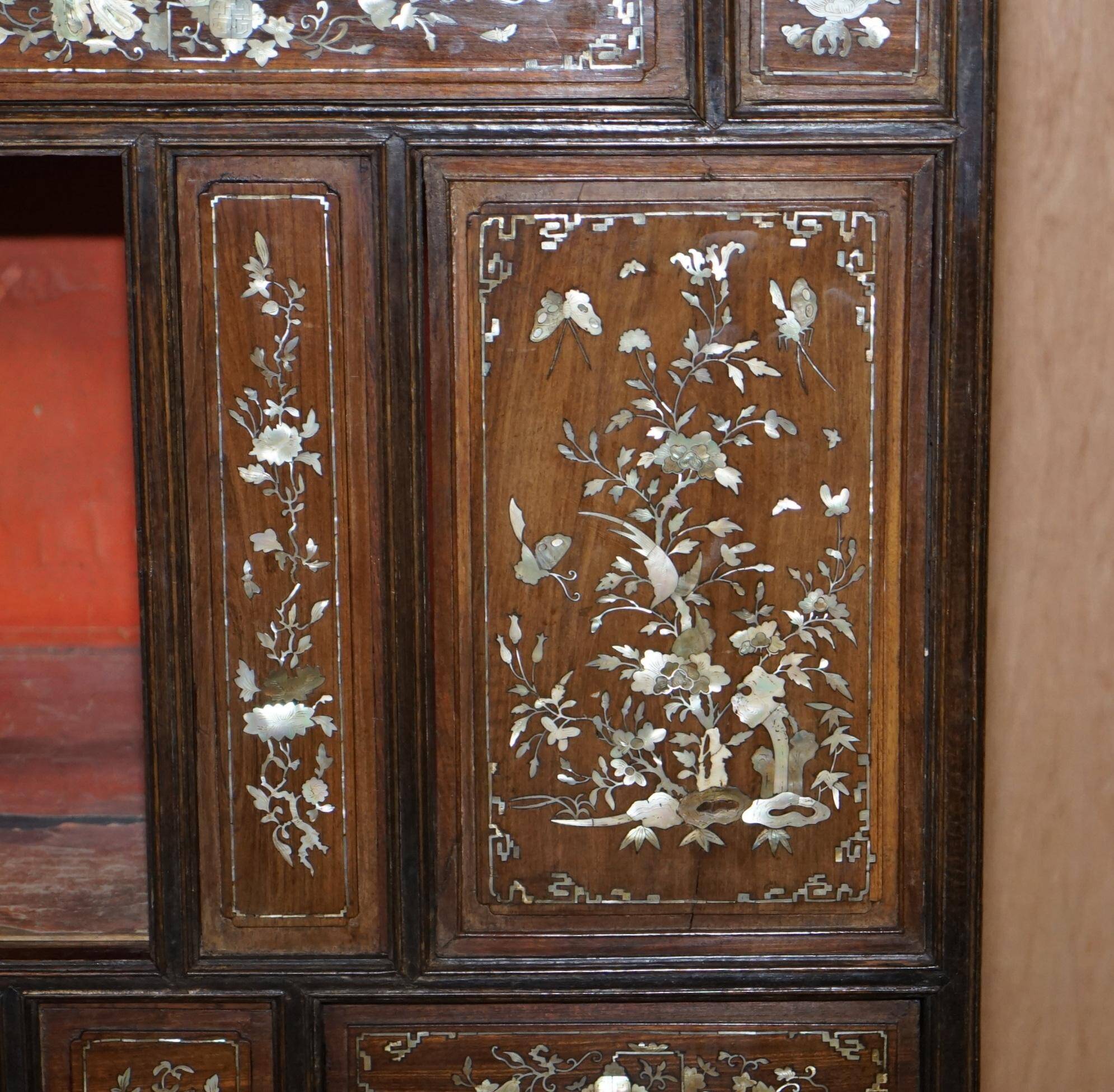 19th-century Chinese cabinet inlaid with mother-of-pearl