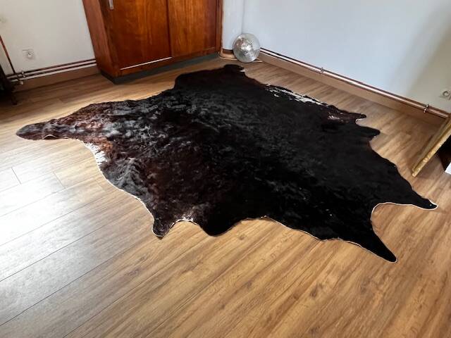 Brown cowhide rug, 2.30m
