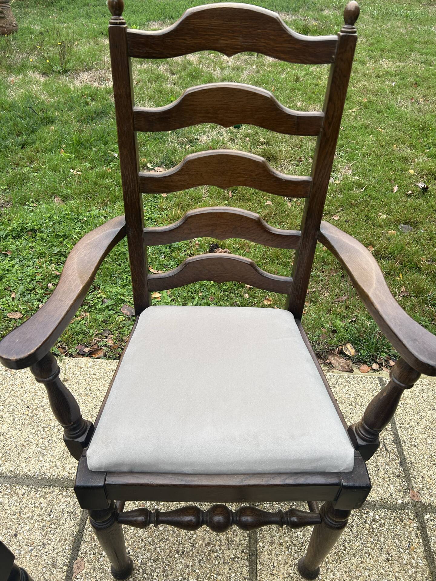 Ensemble de 6 chaises de salle à manger en chêne ancien rembourrées, comprenant 2 fauteuils.