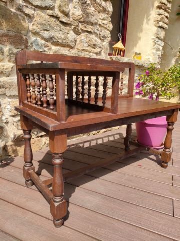 Furniture bench telephone