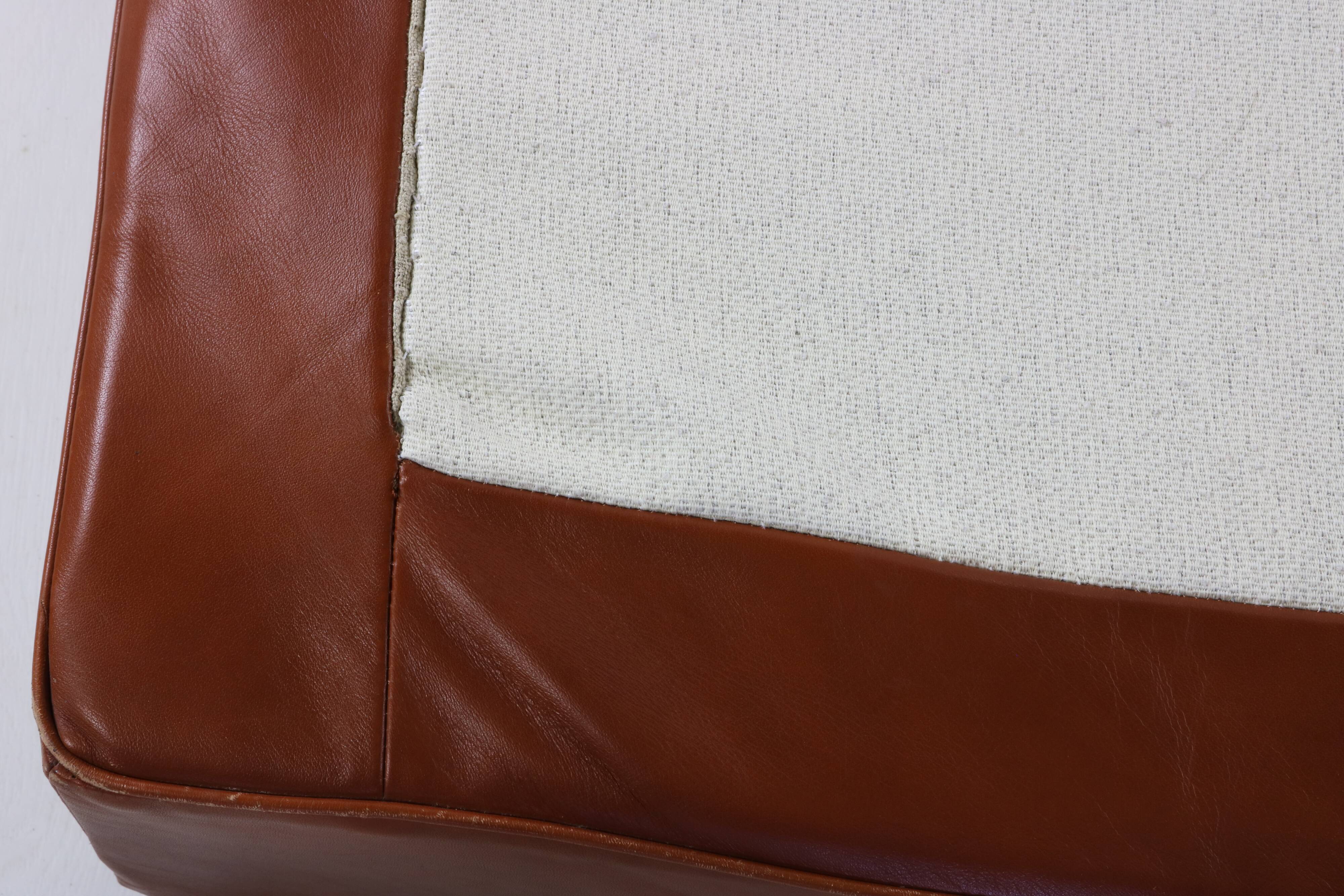 Scarce dutch design all leather daybed by Martin Visser for Spectrum Hollan