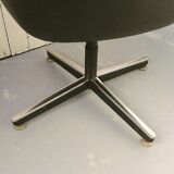 Charles Pollock swivel armchair for Knoll International design Italy