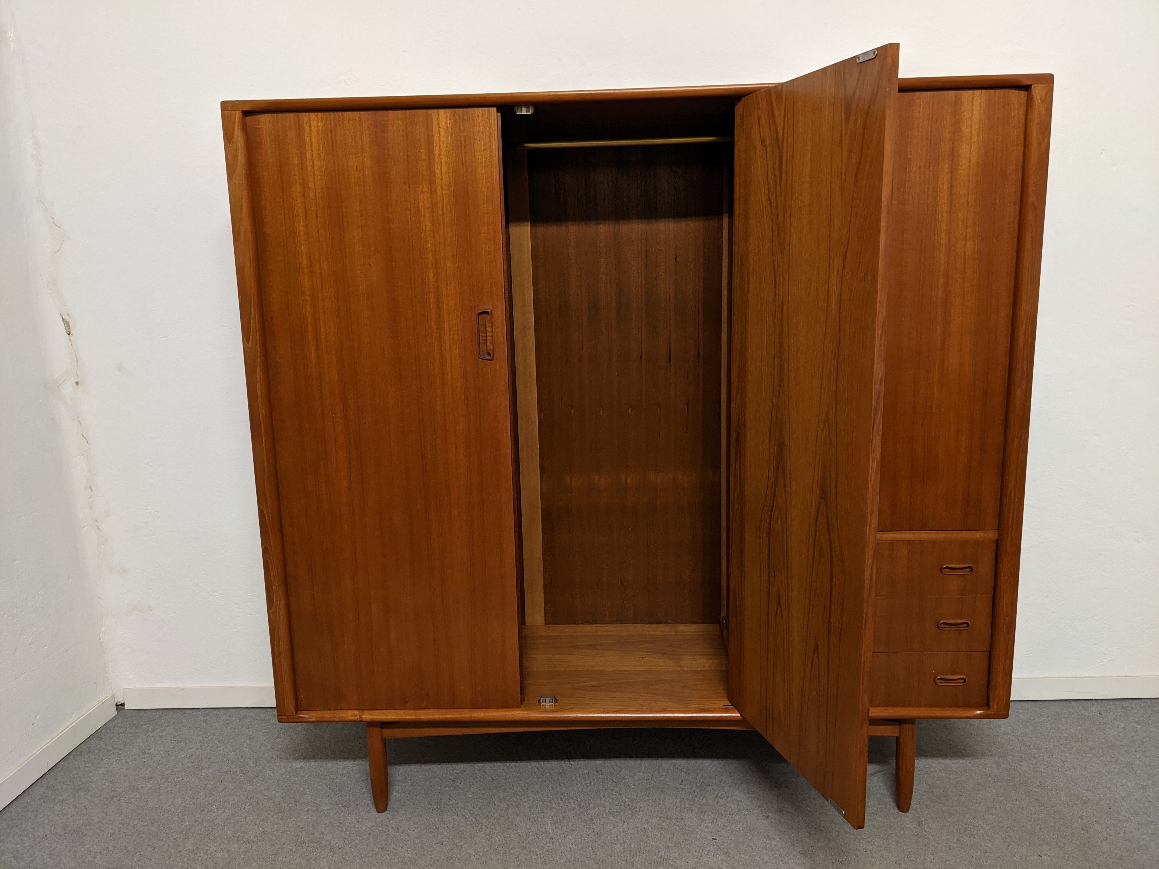 Danish teak wardrobe from the 50s/60s