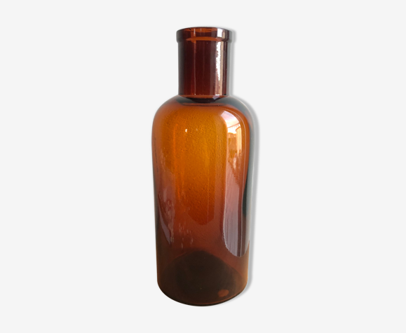 Brown glass pharmacy bottle