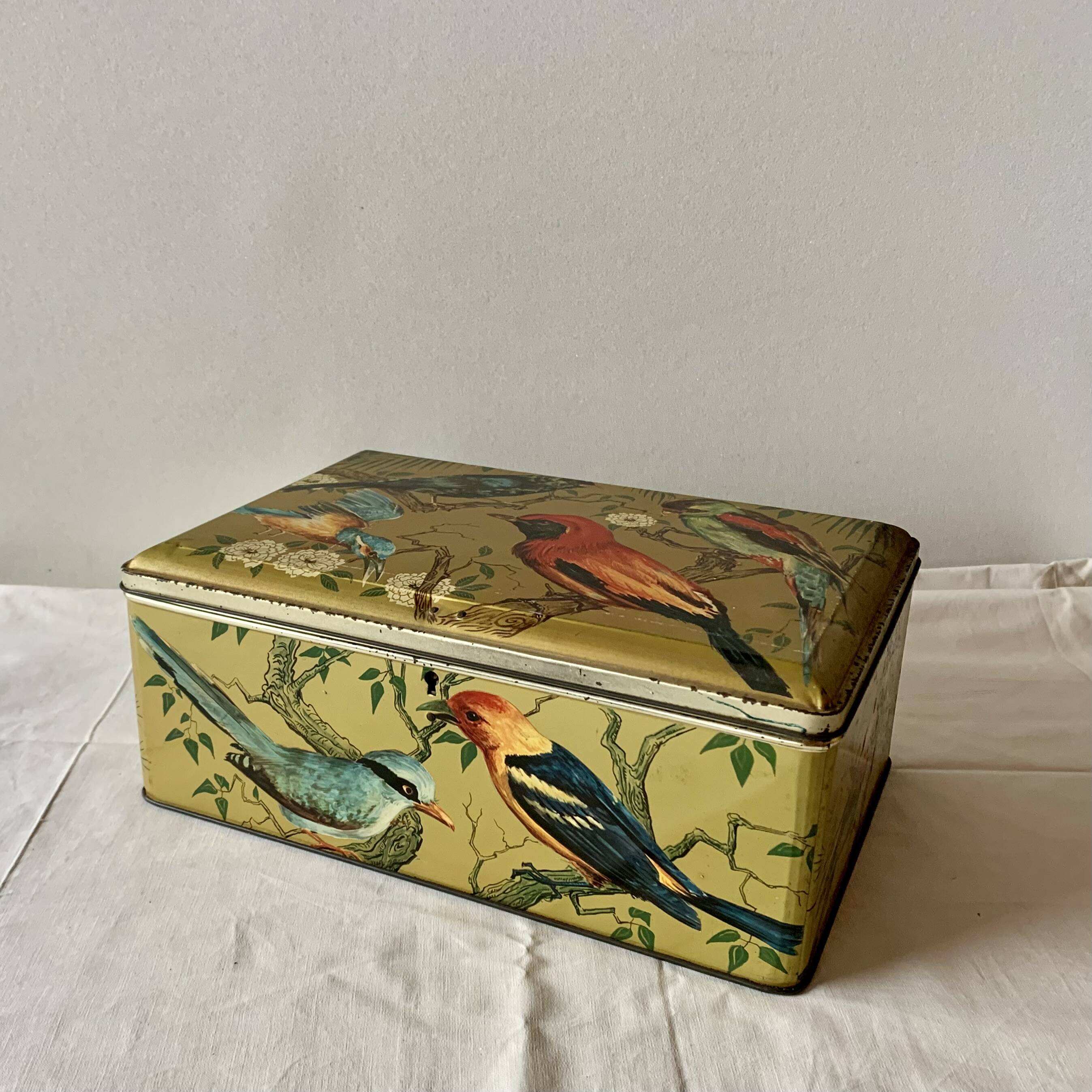 Large metal box - lithograph signed M. Beaudet - bird decoration