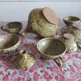 Tea service in varnished sandstone