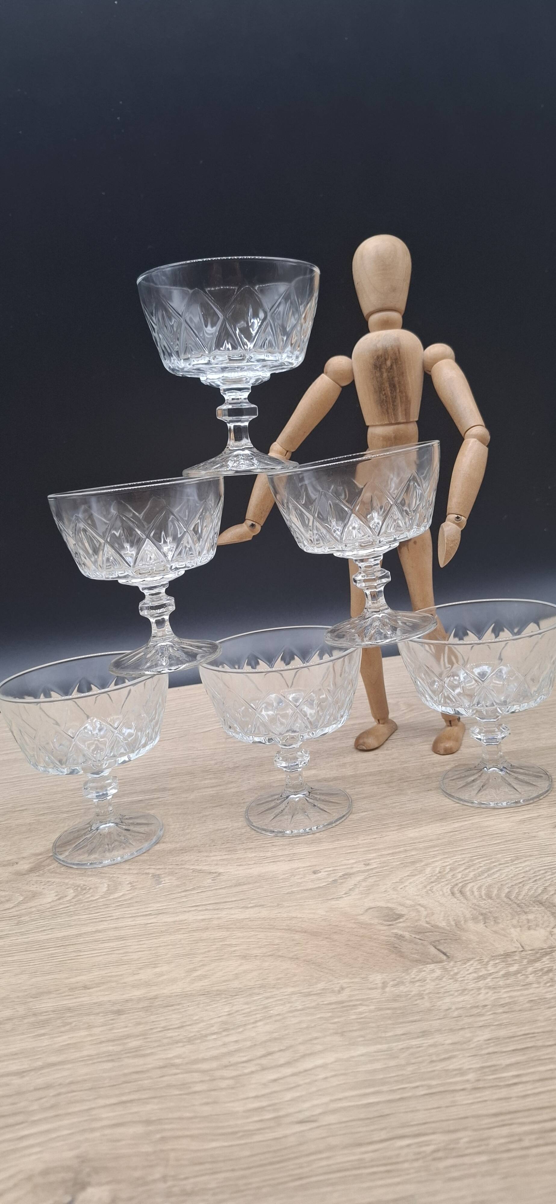 Set of 6 chiseled sparkling wine glasses
