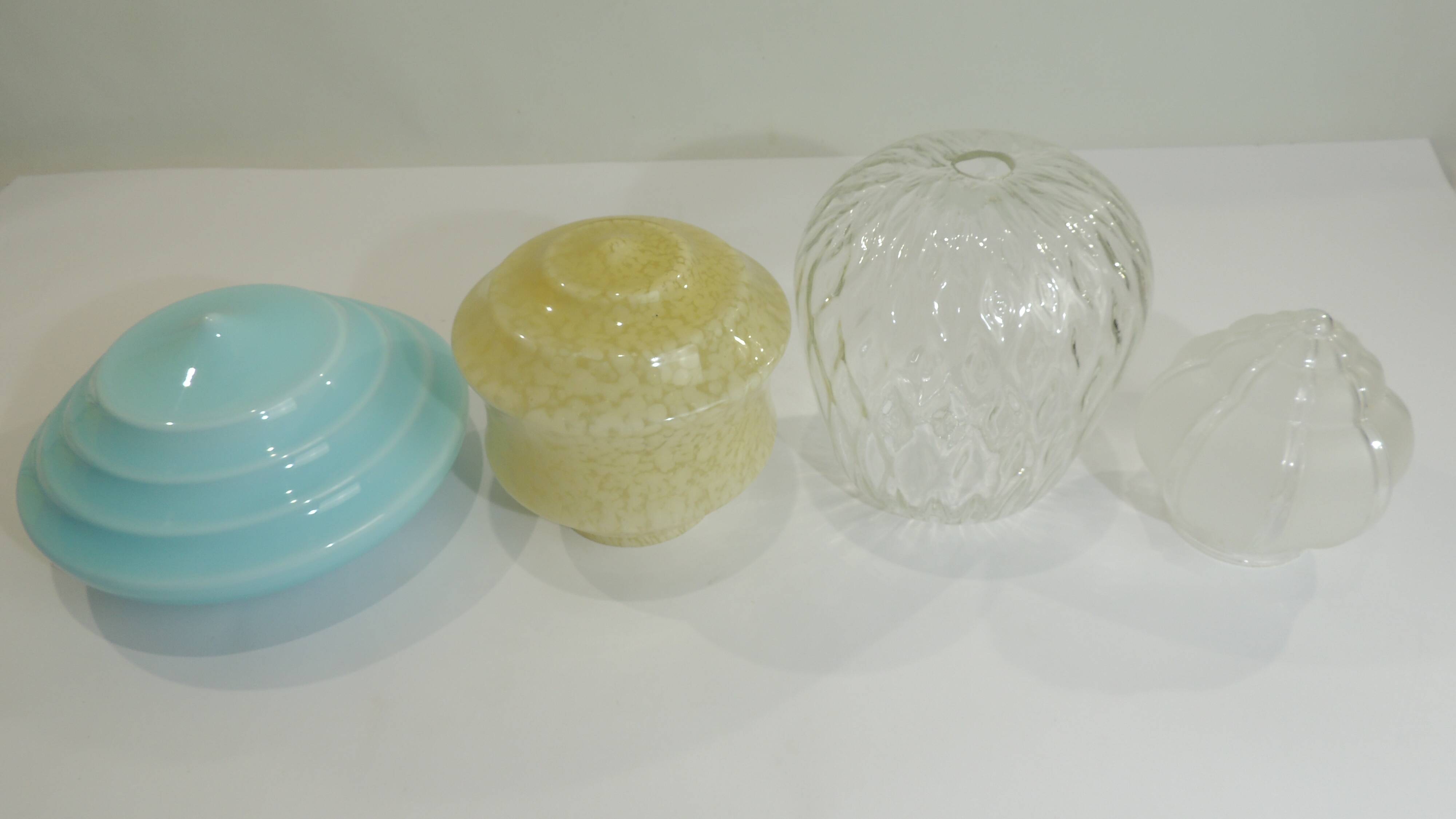 Set of 4 tulip globes vintage glass lampshades from the 70s-80s – Opaline b