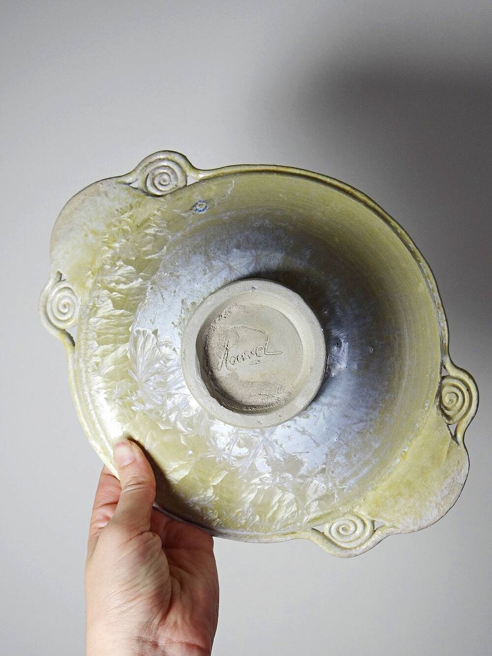 Vintage stoneware pocket bowl with crystalline glazes signed by Françoise Roussel.