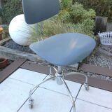 Chaise pivotante en métal chromé style industriel / vintage années 50-60