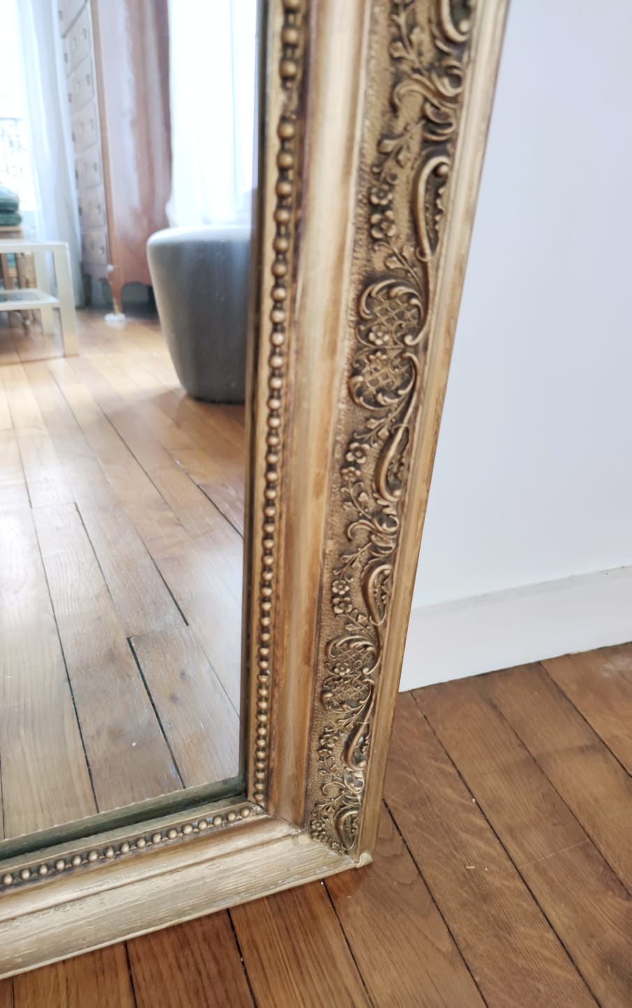 Ancient mirror with golden pediment - 117x76cm