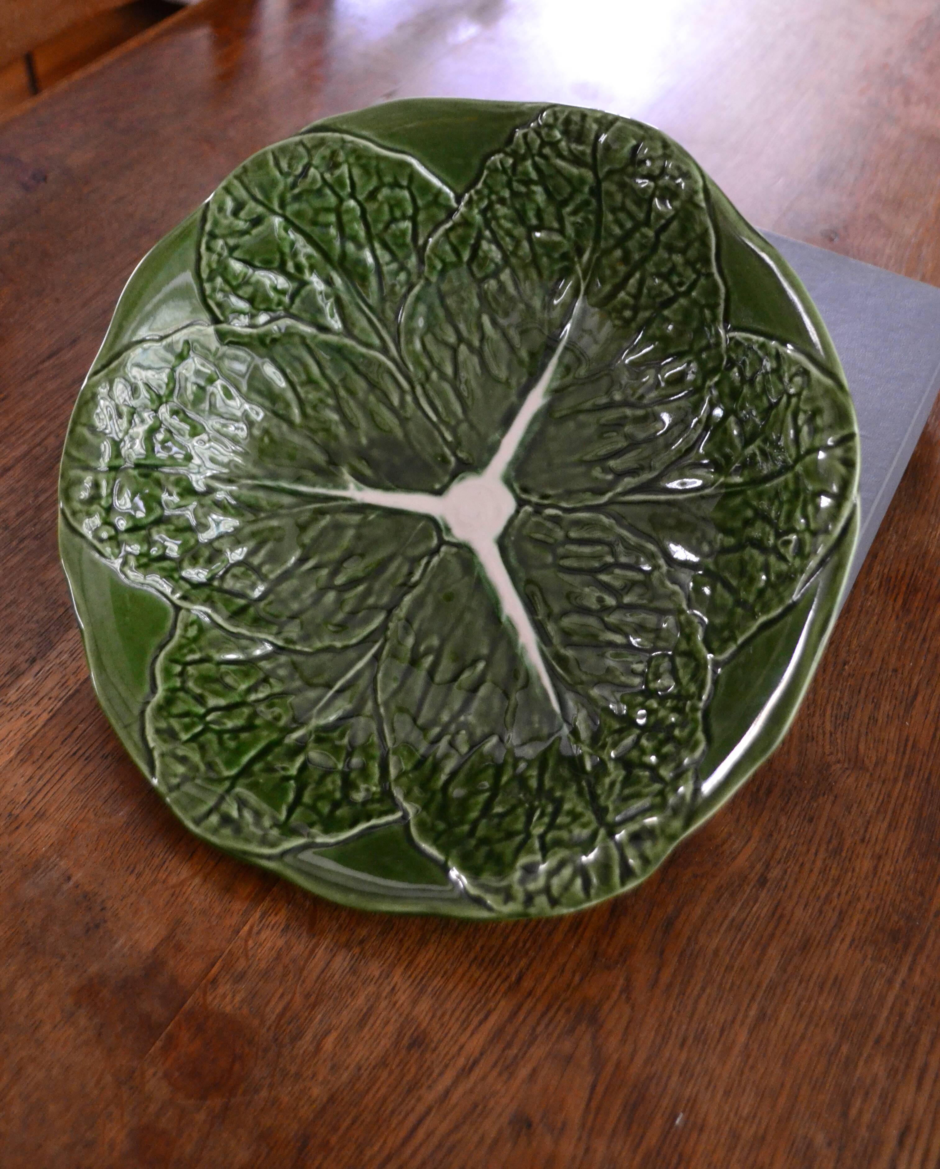 Vintage cabbage leaf slip salad bowl