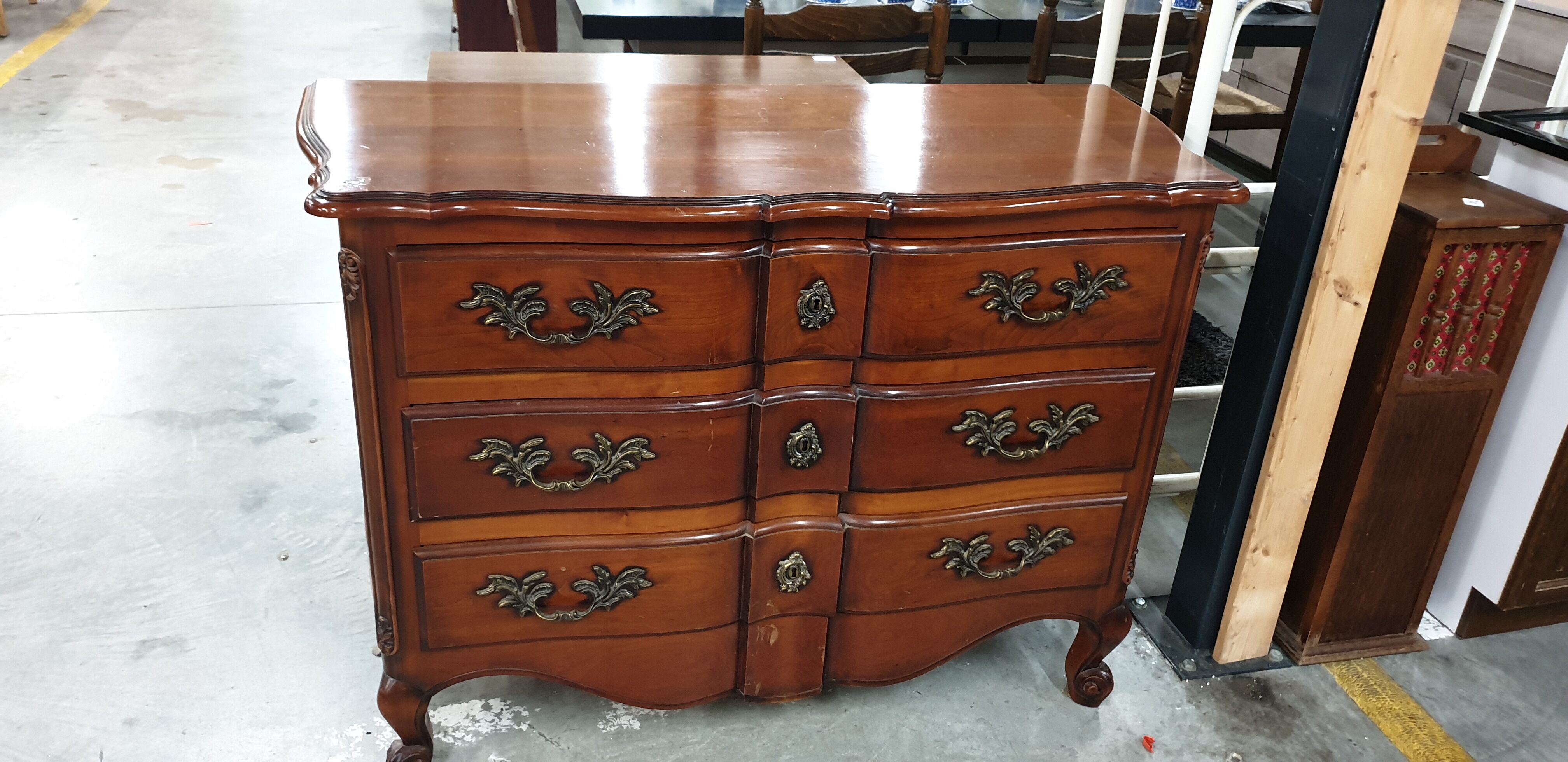 Chest of drawers crossbow