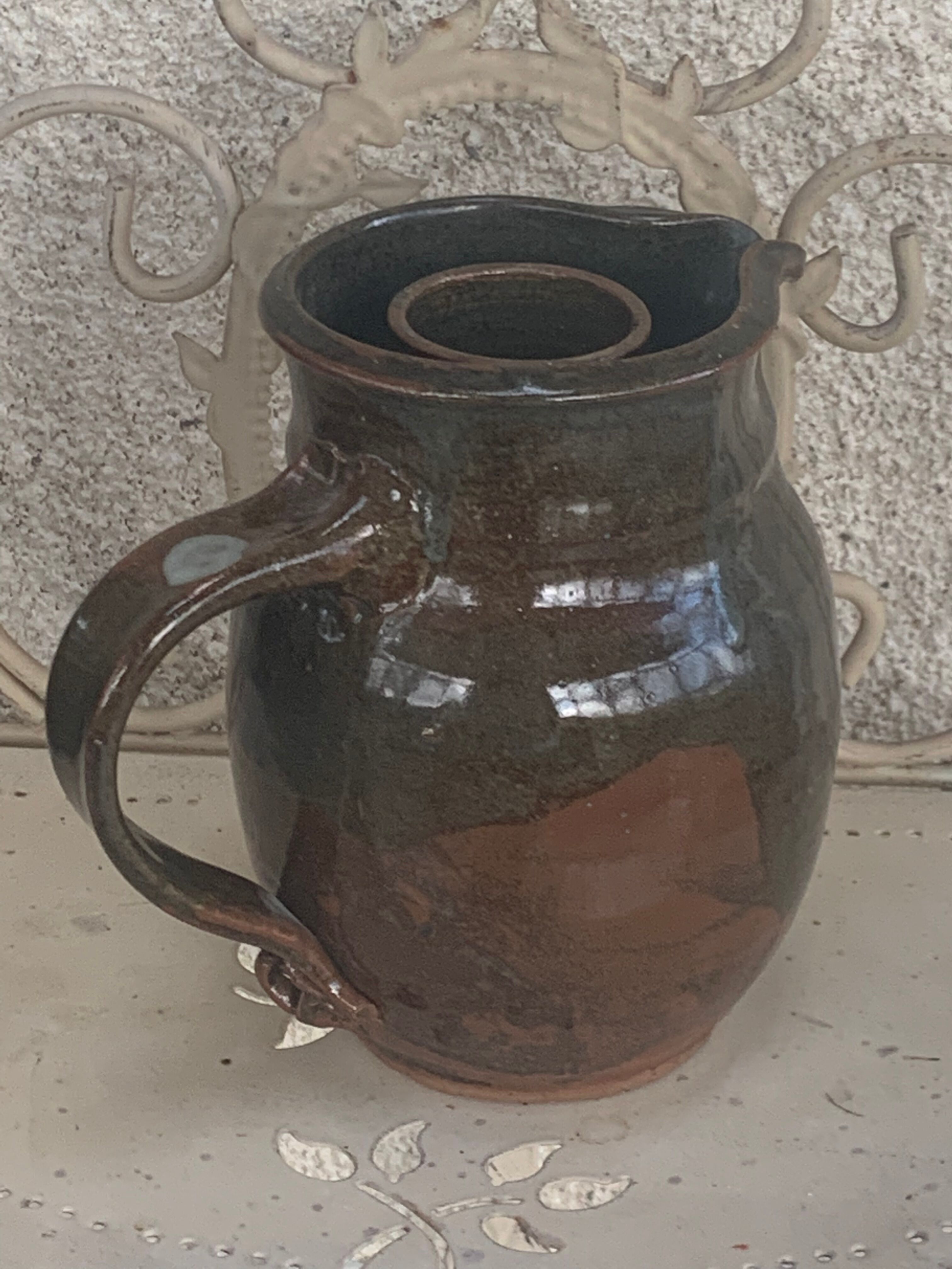 Refreshing carafe in glazed ceramic and vintage cork stopper
